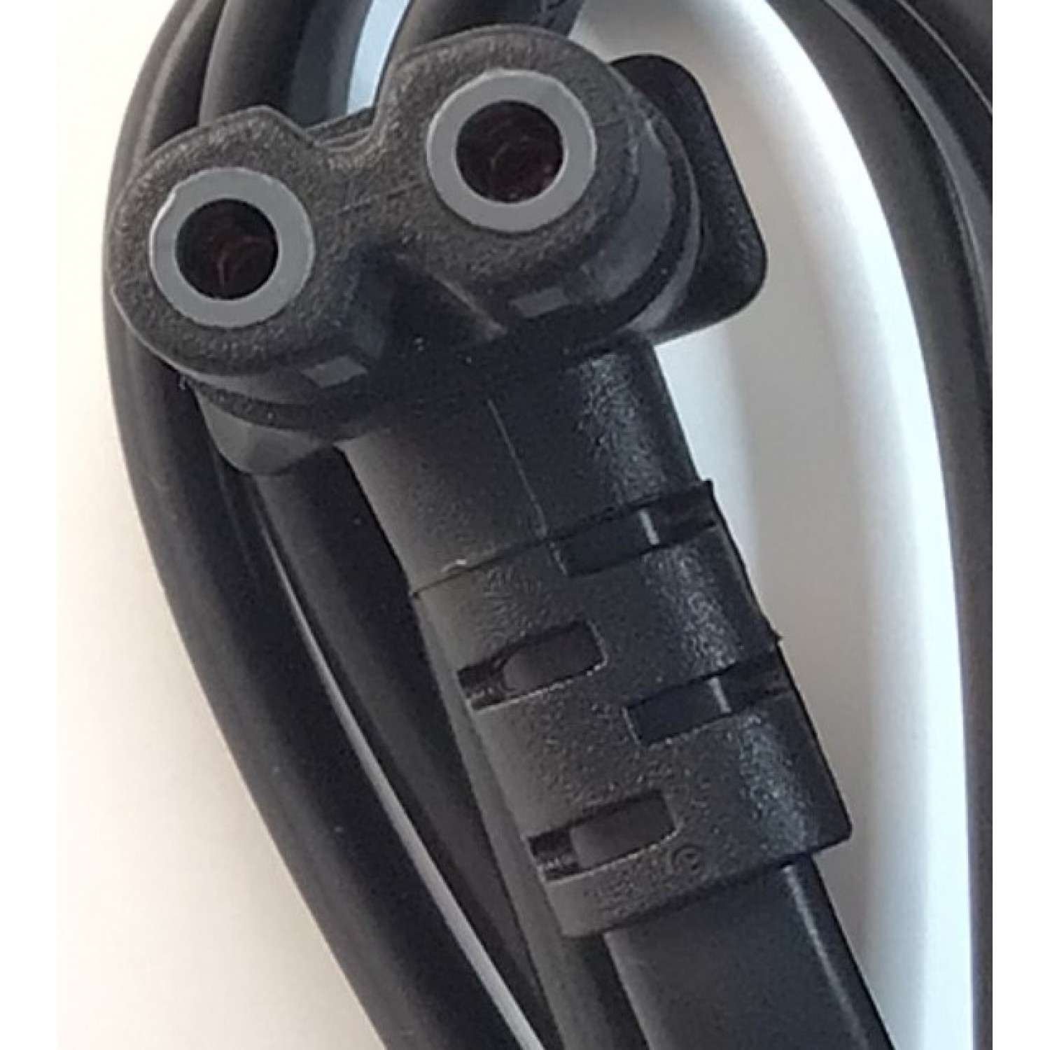 CABLE DE ALIMENTACION DE VOLTAGE ALTERNO BIFASICO 8  “NUEVO“ / DOBLE ANGULO / ANGULO TIPO L. / IEC 320 C7 a Nema 1-15P AC / NISPT-2 18AWG 2-Slot 90 grados Nema 1-15P a IEC C7 /  TIPO A Ó TIPO AMERICANO / 2.5 A / 10 A / 16 A / 100 – 125 V            - Imagen 3
